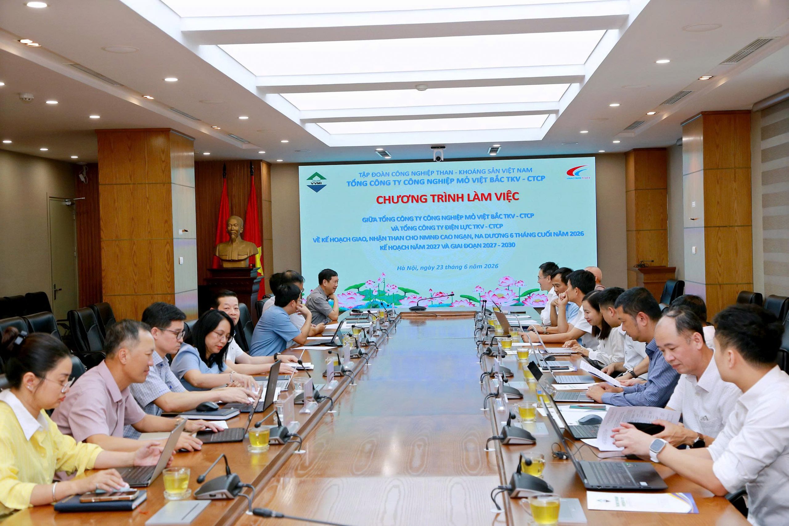 Tổng công ty Công nghiệp mỏ Việt Bắc TKV – CTCP và Tổng công ty Điện lực – TKV tăng cường phối hợp, hướng tới phát triển bền vững