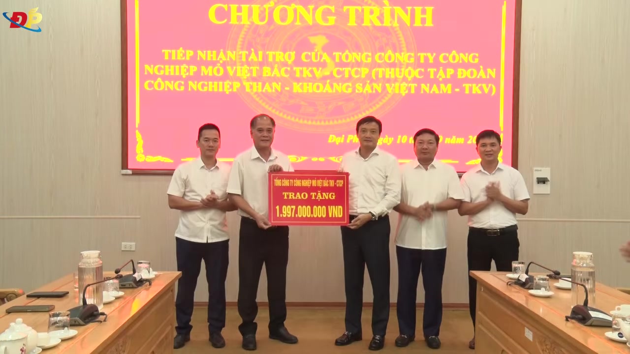 Tổng công ty Công nghiệp mỏ Việt Bắc TKV – CTCP trao tặng thiết bị y tế, tin học trị giá gần 2 tỷ đồng cho xã Đại Phúc