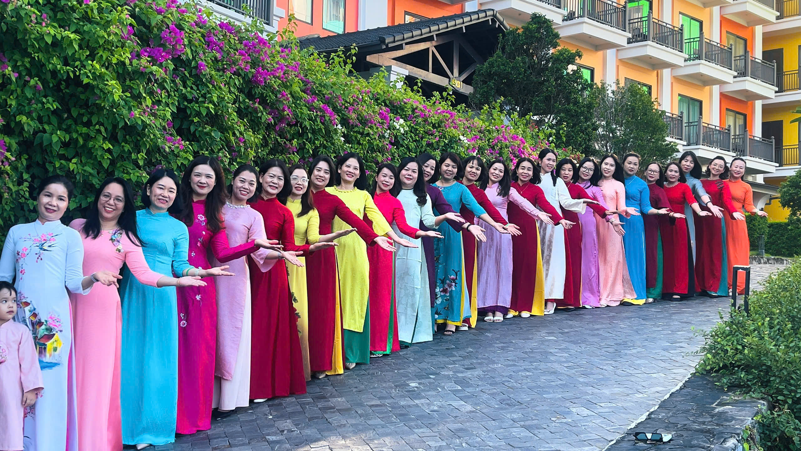 Rạng rỡ và gắn kết: Chuỗi hoạt động chào mừng Ngày Phụ nữ Việt Nam 20/10 tại Tổng công ty Công nghiệp mỏ Việt Bắc TKV-CTCP
